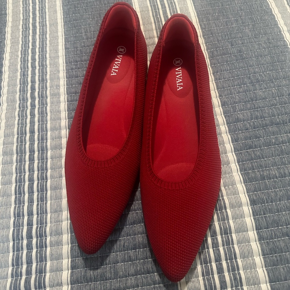 Women's Vivaia Red Flats